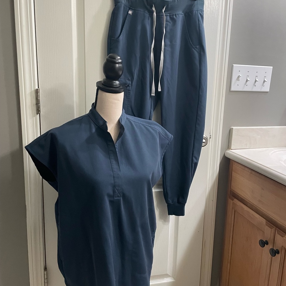 FIGS scrubs Dark Harbor, top XS, bottoms XS/P. Worn by pharmaceutical sales rep